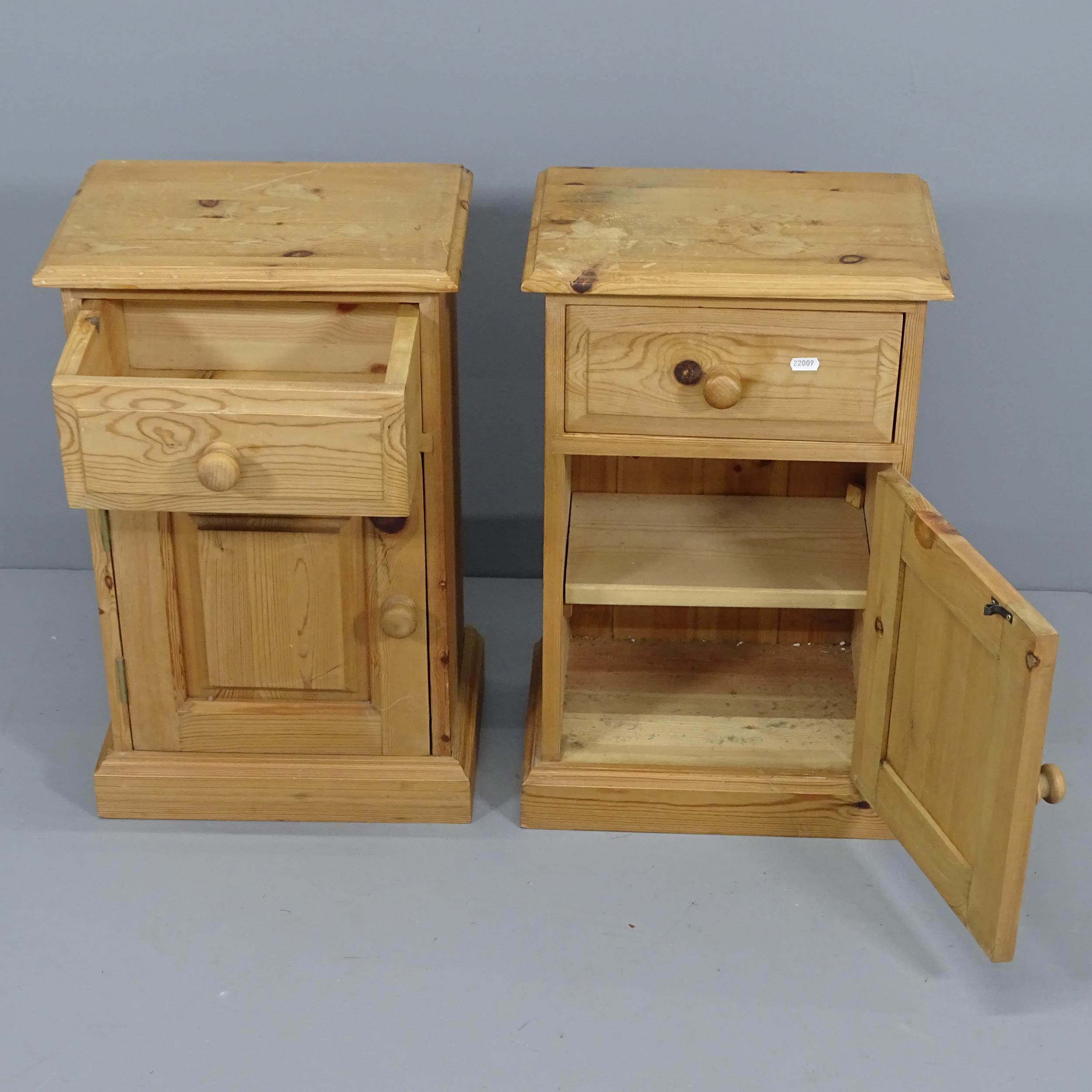 A pair of modern pine bedside cabinets. 39x62x27cm - Image 2 of 2