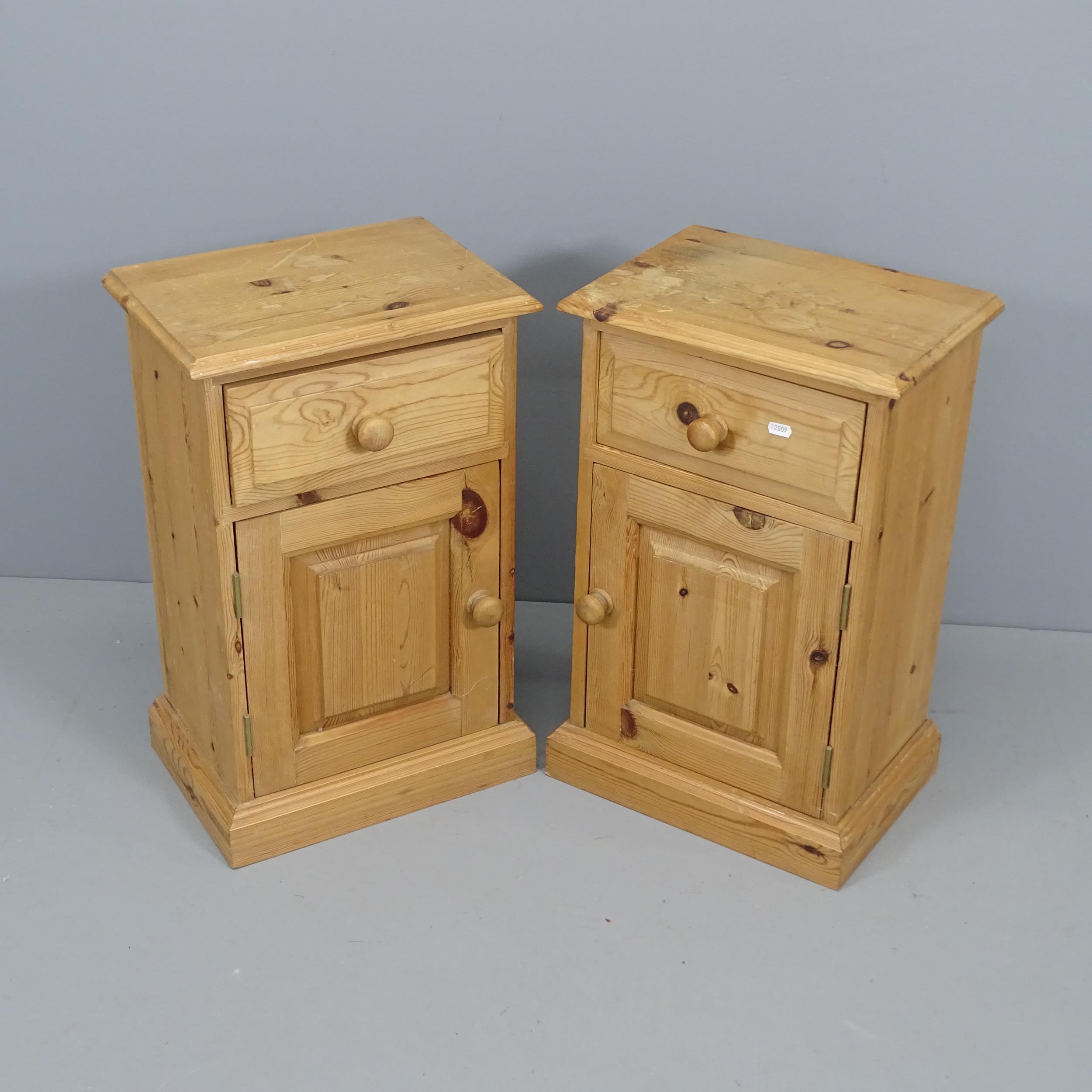 A pair of modern pine bedside cabinets. 39x62x27cm