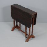 An Edwardian walnut Sutherland table. 60x63x14cm