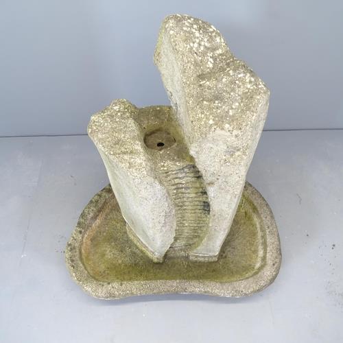 A resin stone-effect garden water fountain. 100x125x70cm. - Image 2 of 2