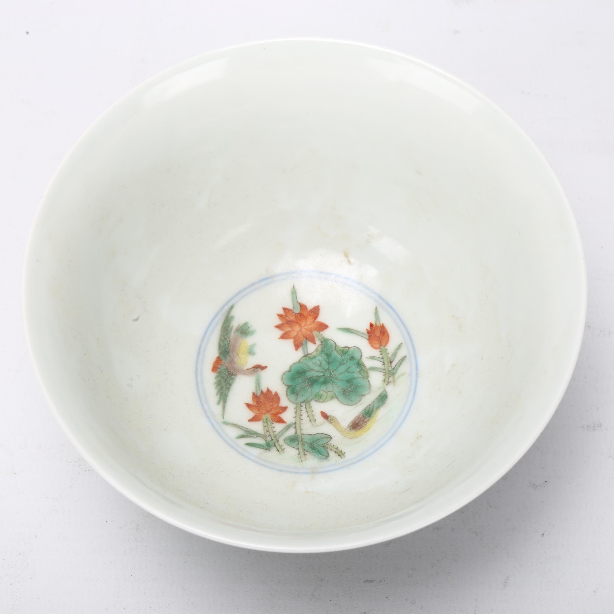 A Chinese porcelain bowl with painted duck and lily flower designs, Qianlong seal mark under, - Bild 3 aus 3