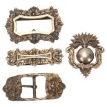 A group of military buttons and badge (4)