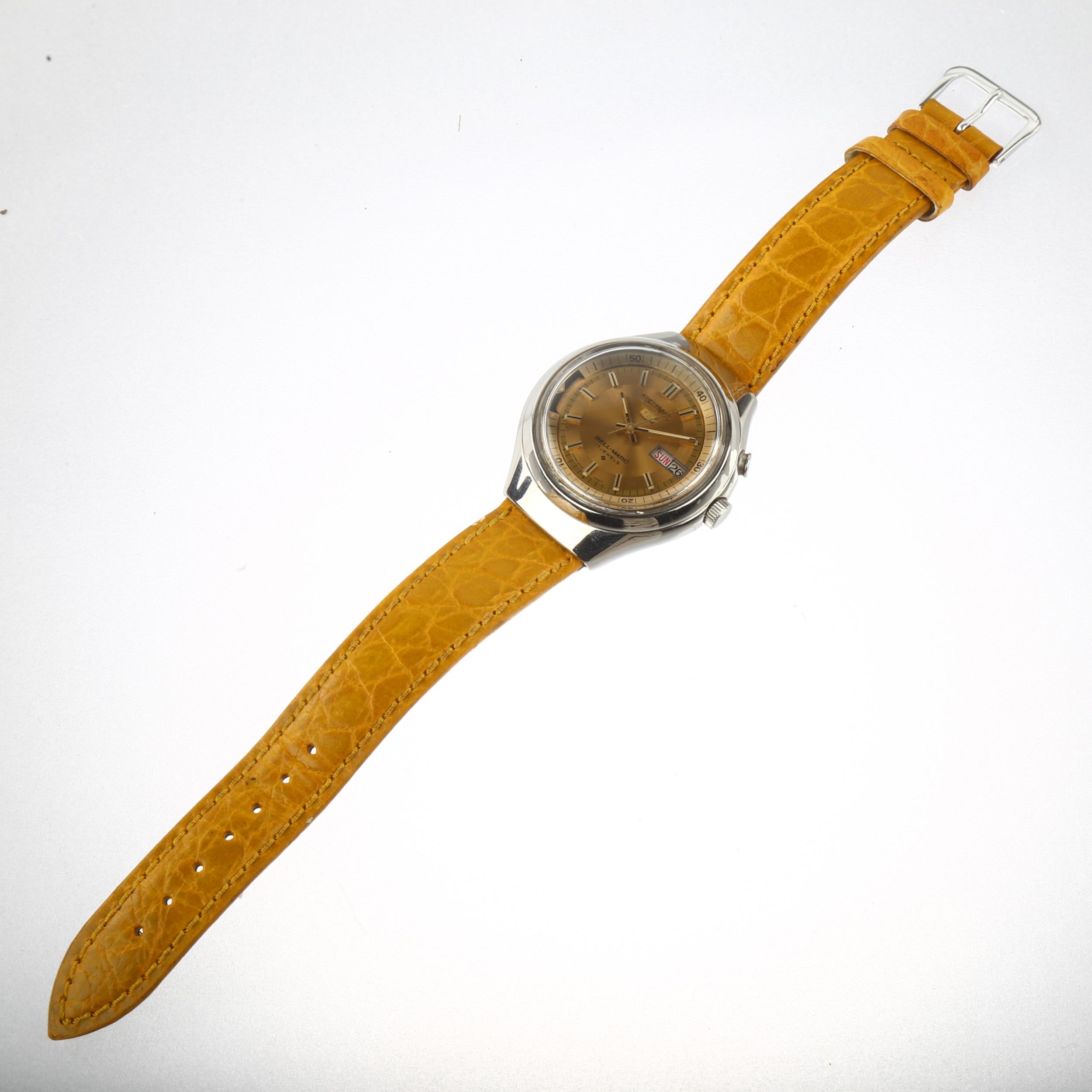 SEIKO 5 - a Vintage stainless steel Bell-Matic automatic calendar alarm wristwatch, ref. 4006- - Image 2 of 5