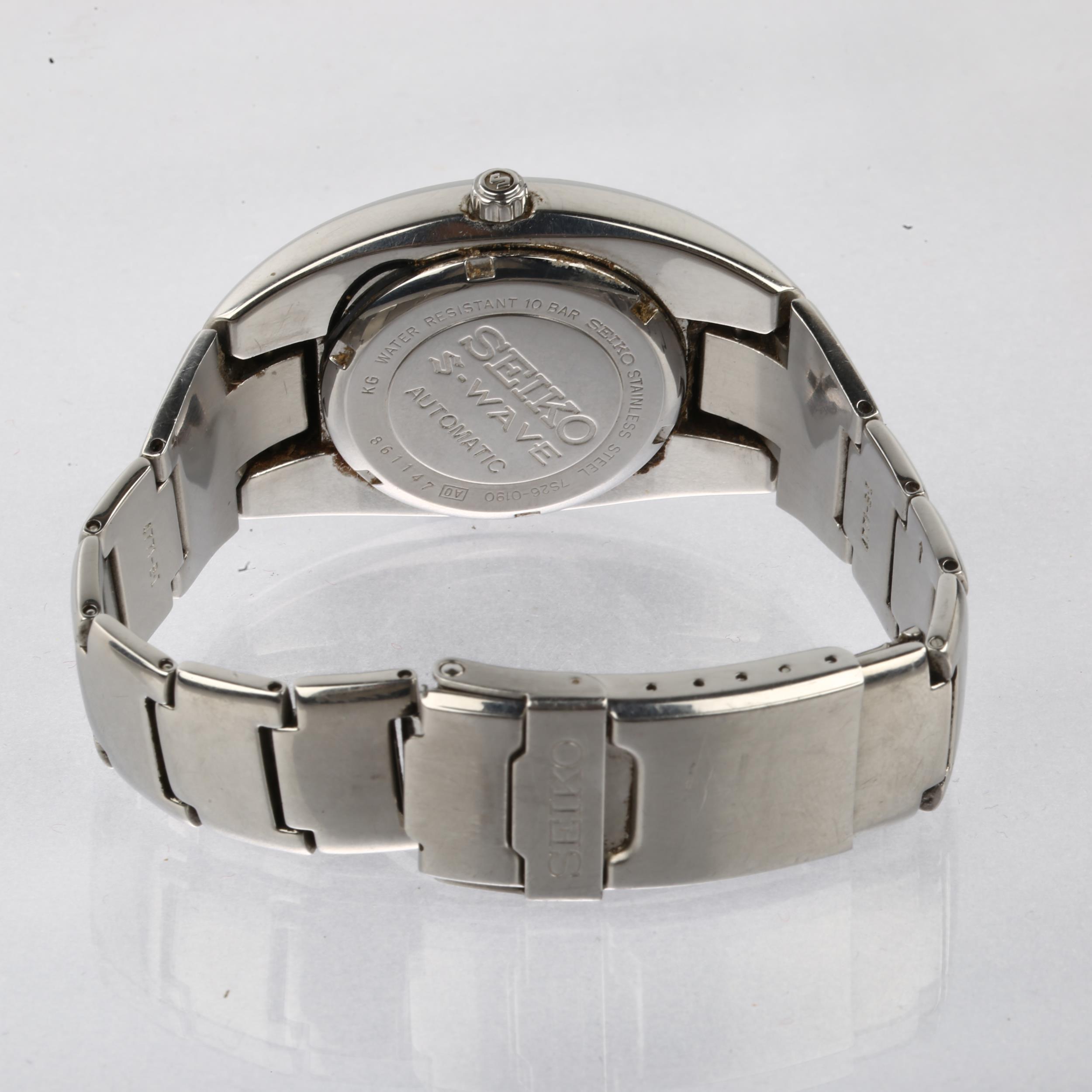 SEIKO - a Vintage stainless steel S-Wave automatic calendar bracelet watch, ref. 7S26-0190, grey - Image 3 of 5