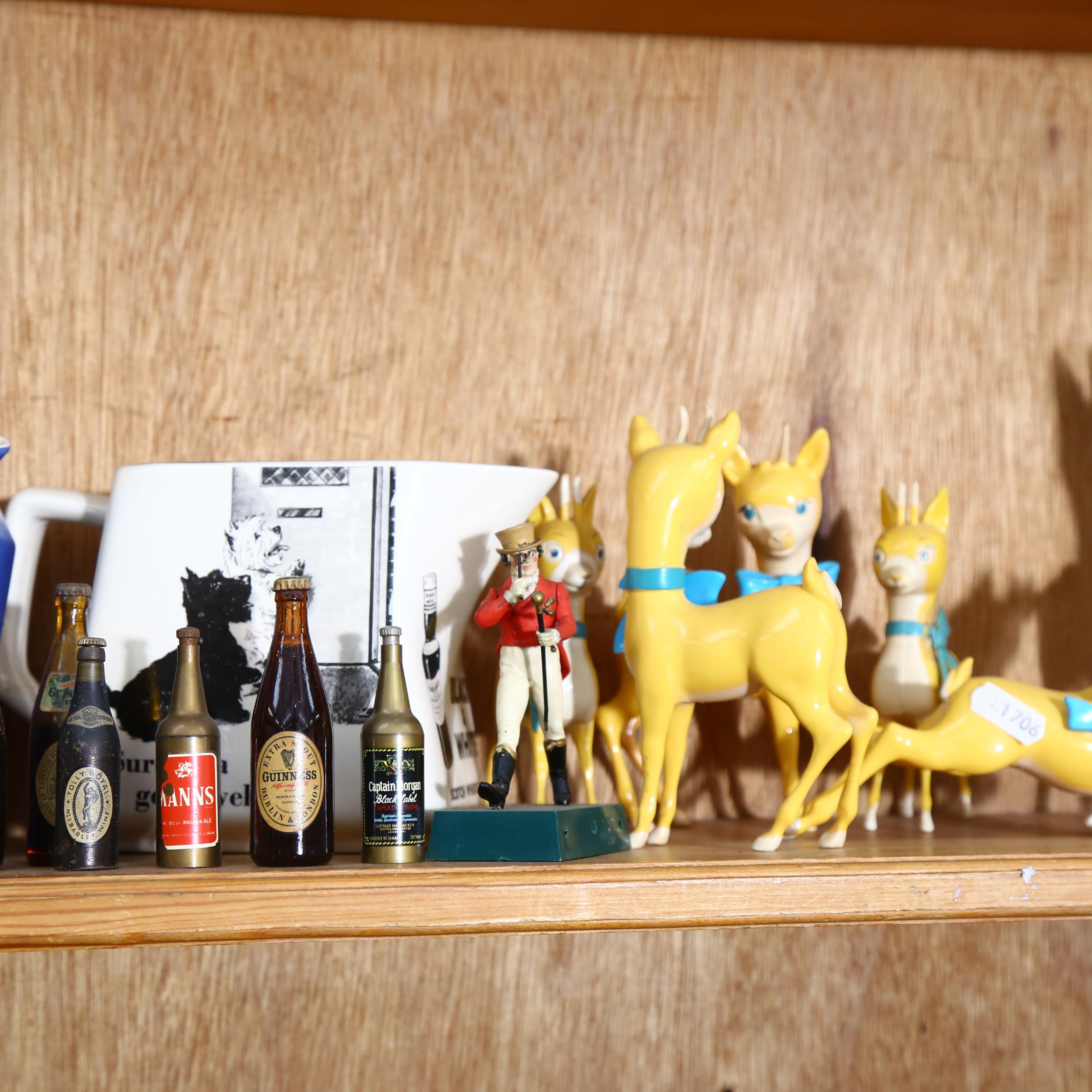 A shelf of bar items, including jugs, miniatures, Babycham deer etc - Bild 2 aus 2