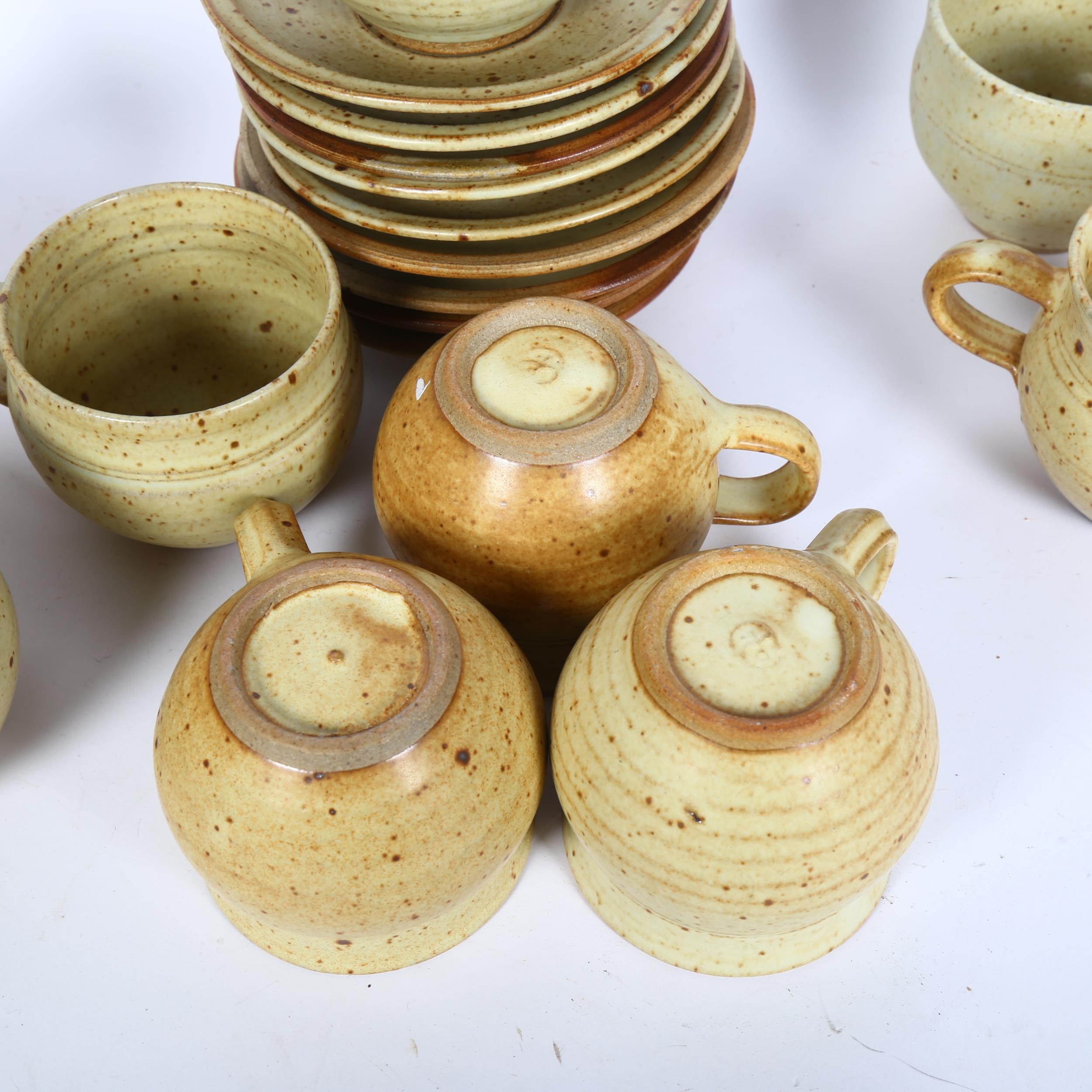 Ray Finch for Winchcombe Pottery, a set of 9 stoneware cups and saucers, pottery and makers mark - Bild 2 aus 2