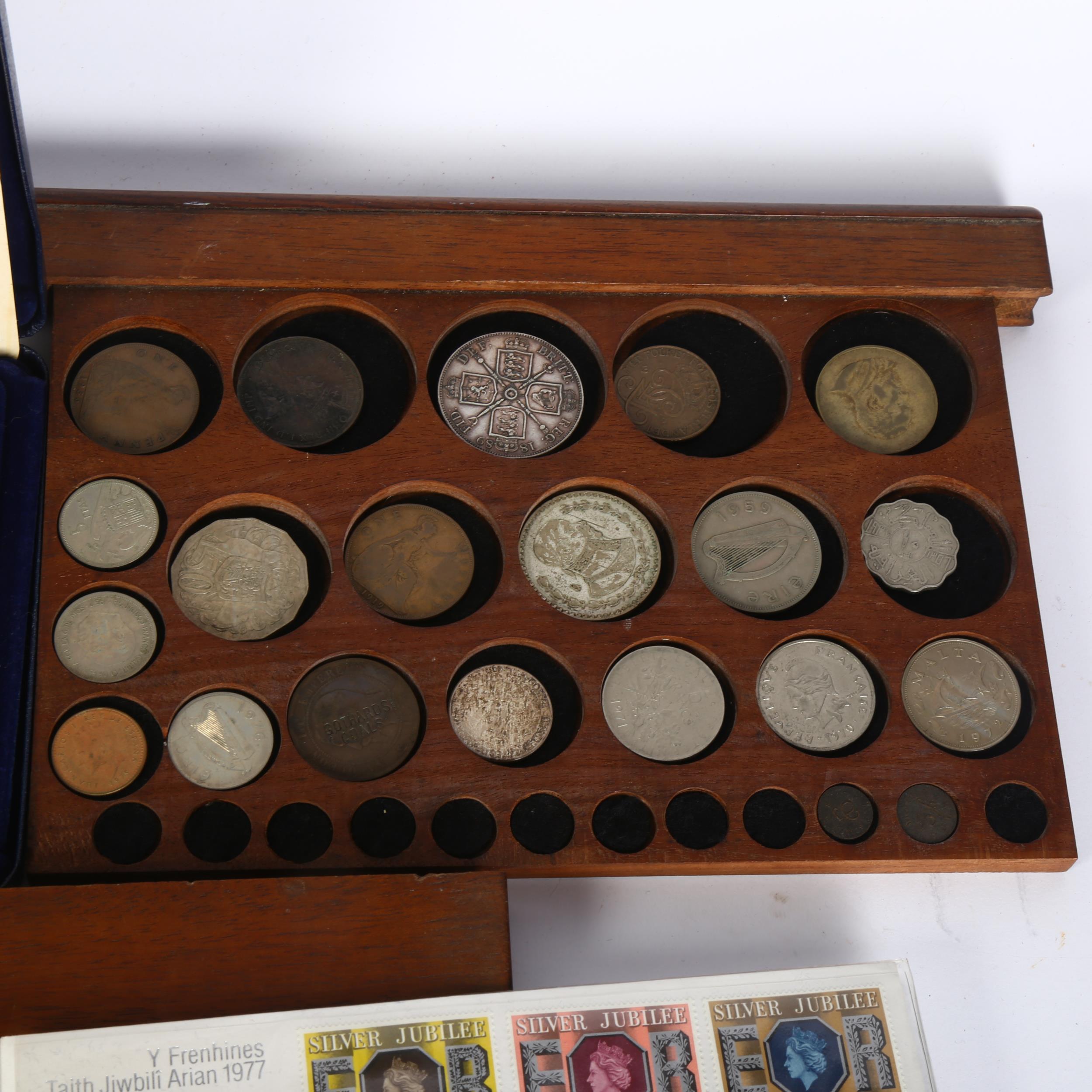 A Danbury Mint Queen's Silver Jubilee Tour Of The United Kingdom ingot, and a group of various coins - Image 2 of 2