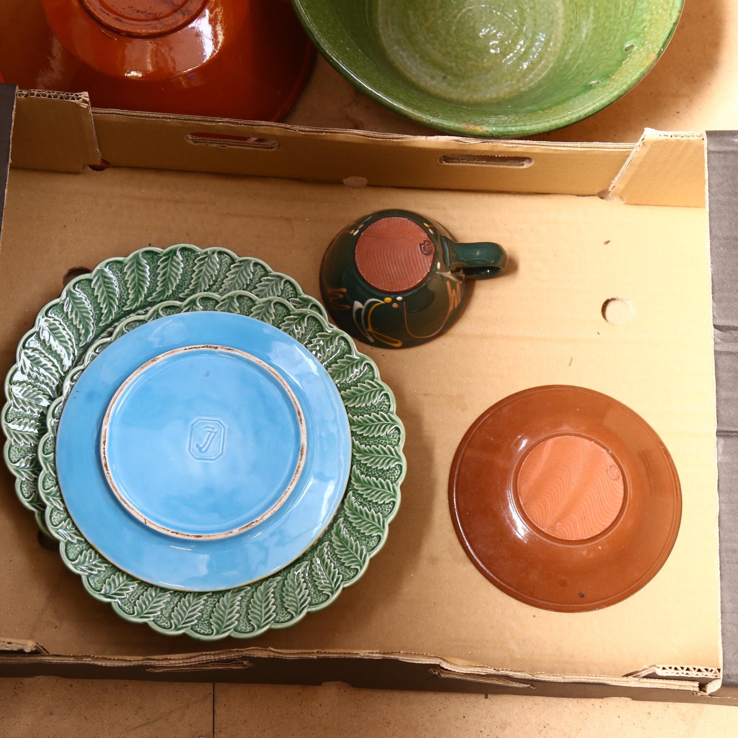 Studio pottery bowls, Majolica plates etc - Bild 2 aus 2