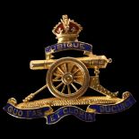A 15ct gold Royal Artillery sweetheart brooch, with enamelled crown and motif, length 35mm, 4.9g