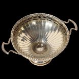 GOLDSMITHS & SILVERSMITHS COMPANY - a George V silver 2-handled bon bon dish, on turned foot, of