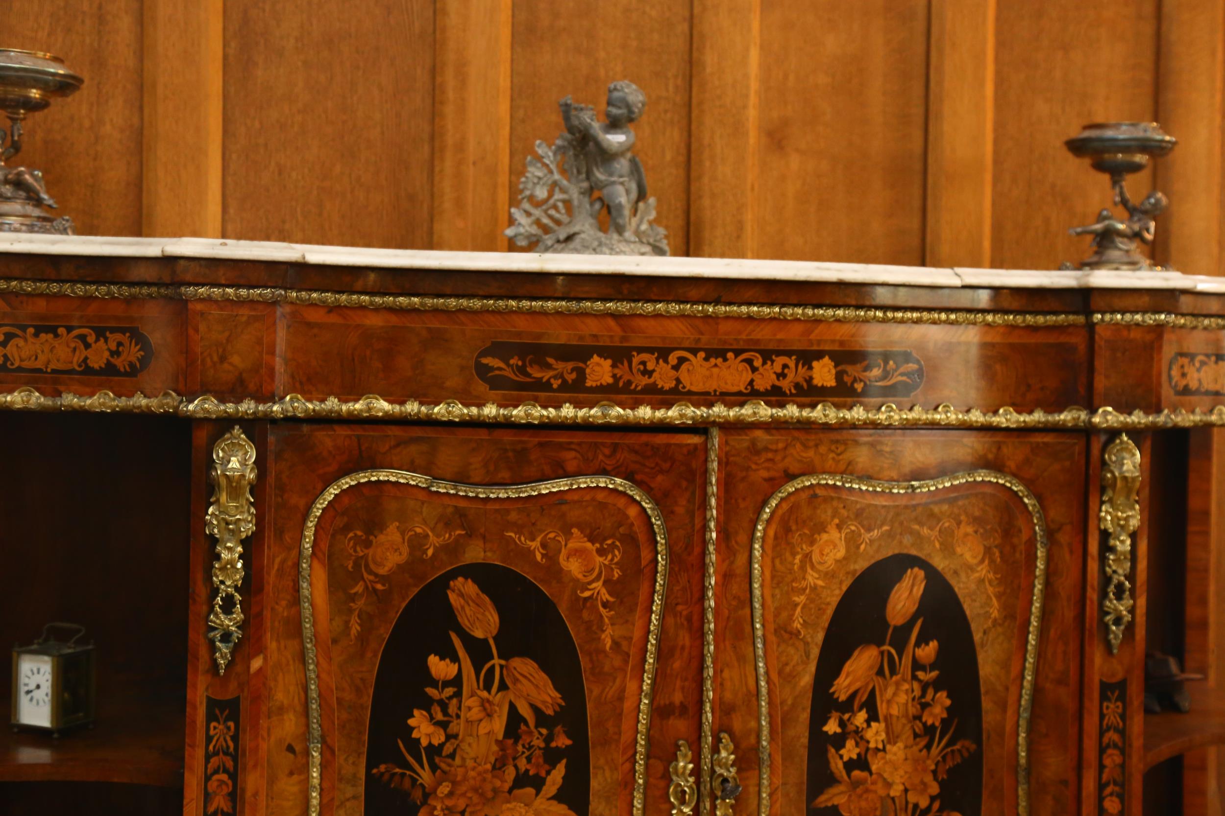 A French Napoleon III Empire style credenza, shaped serpentine form, walnut and kingwood, with - Image 3 of 6