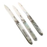 3 Georgian silver folding fruit knives, all hallmarked, mother of pearl handles All in good