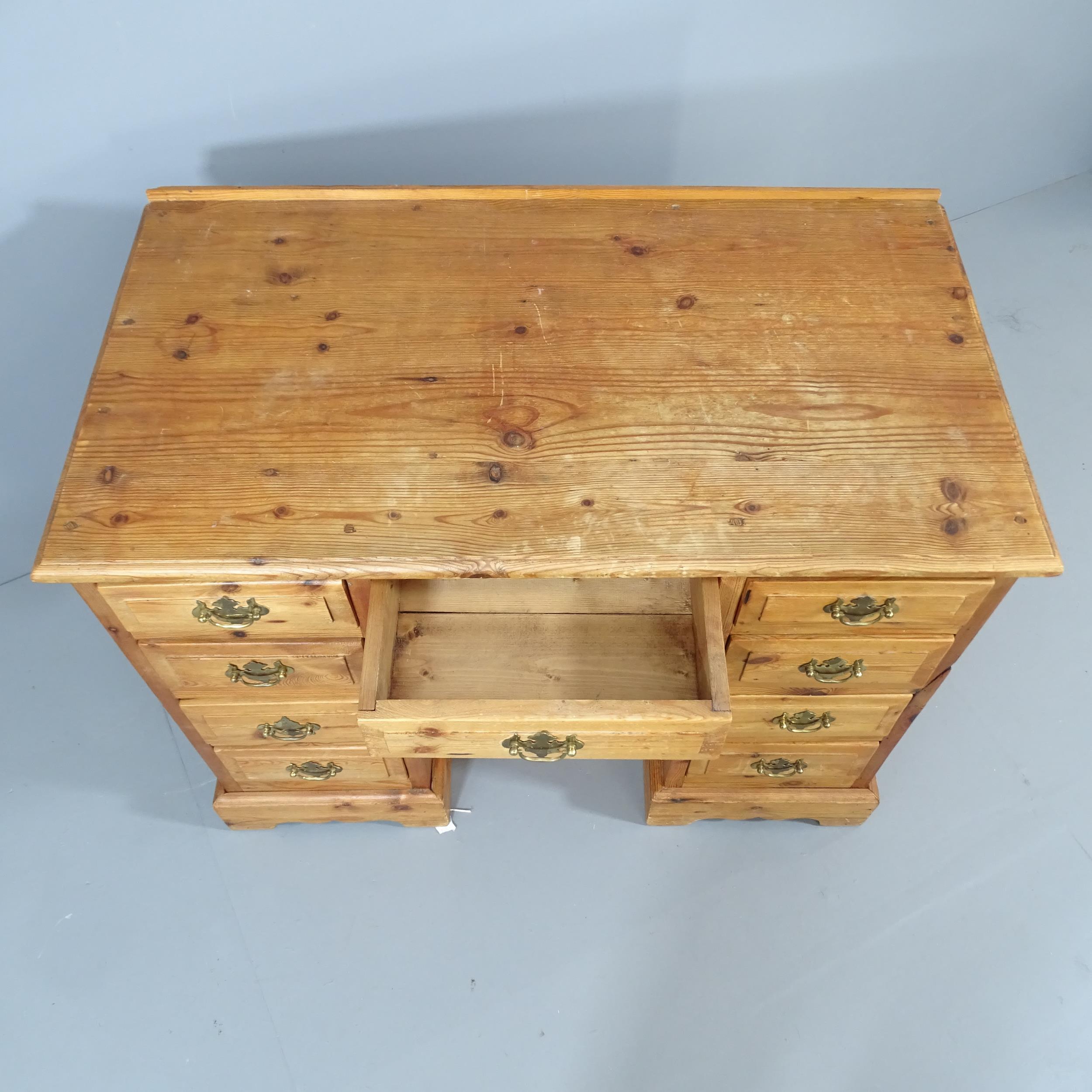 A modern pine kneehole desk, with nine drawers and recessed cupboard. Overall 101x78x56cm, - Bild 2 aus 2