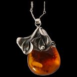 An Art Nouveau 925 silver amber floral pendant necklace