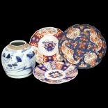 A Chinese blue and white ginger jar, and 3 Imari plates, largest diameter 24.5cm Jar has hairline