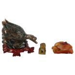 3 Chinese hardstone carvings, including an agate goose, length 11cm, a jade gourd design snuff