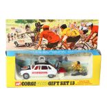 CORGI TOYS - Corgi Toys Gift Set 13, Renault R16 Tour De France Paramount Film Unit The vehicle