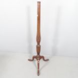 An Edwardian mahogany standard lamp of reeded and fluted form, on tripod legs. H145cm