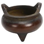 A Chinese patinated bronze 2-handled incense burner on 3 feet, 4 character seal mark, diameter 18cm,