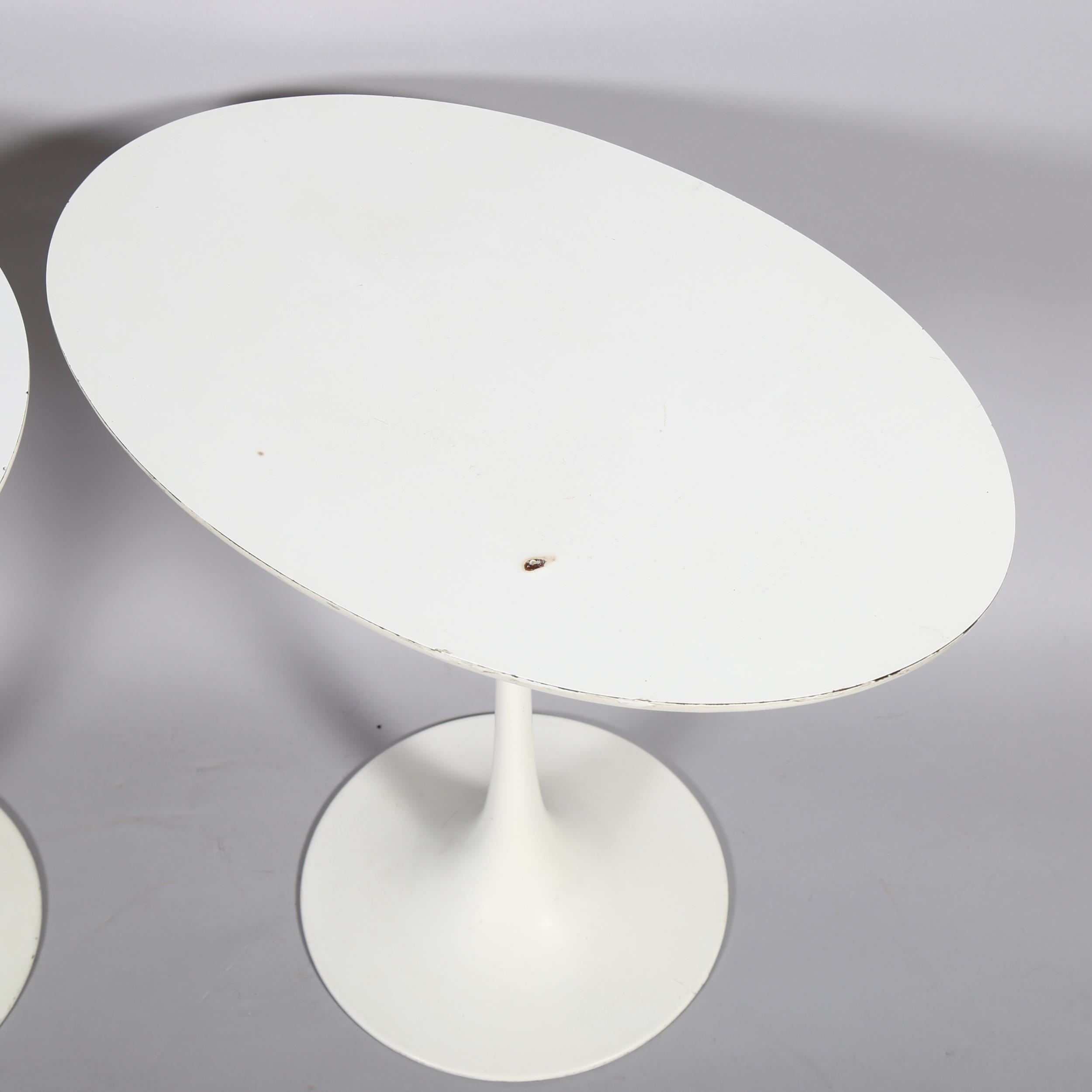 Maurice Burke for Arkana, two 1960s' side tables', with white laminate top and enamelled metal base, - Bild 2 aus 3