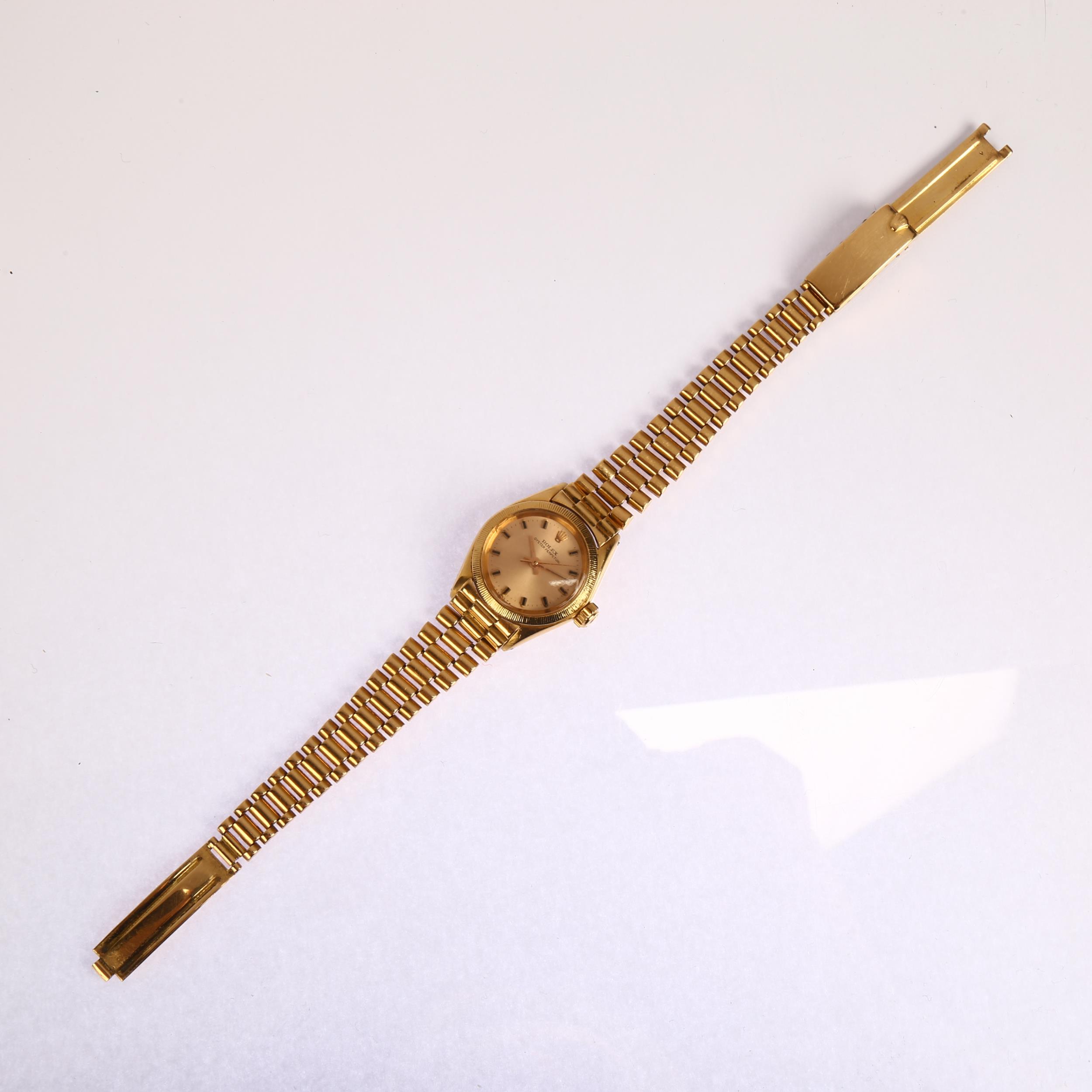 ROLEX - a lady's 18ct gold Oyster Perpetual automatic bracelet watch, ref. 6617, champagne dial with - Bild 2 aus 5