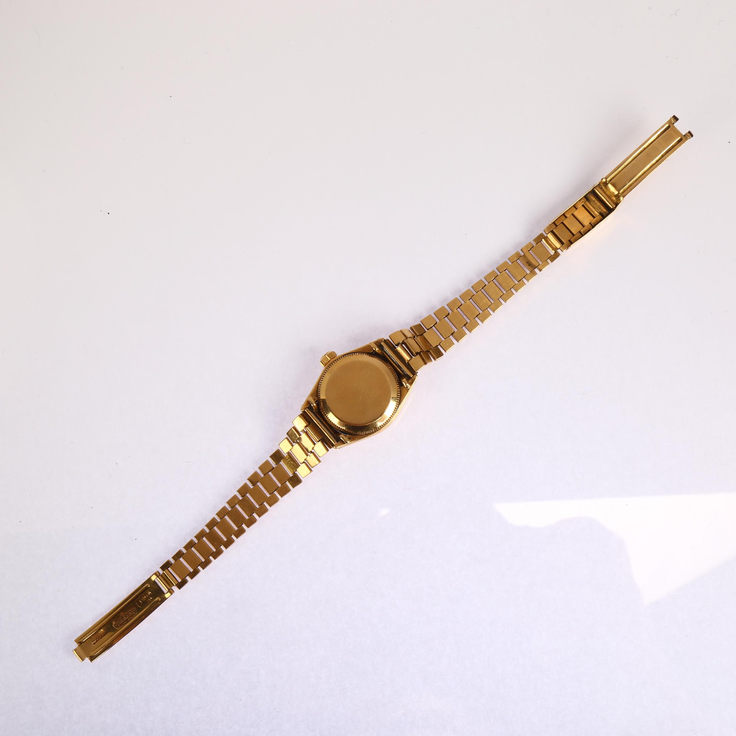 ROLEX - a lady's 18ct gold Oyster Perpetual automatic bracelet watch, ref. 6617, champagne dial with - Bild 3 aus 5