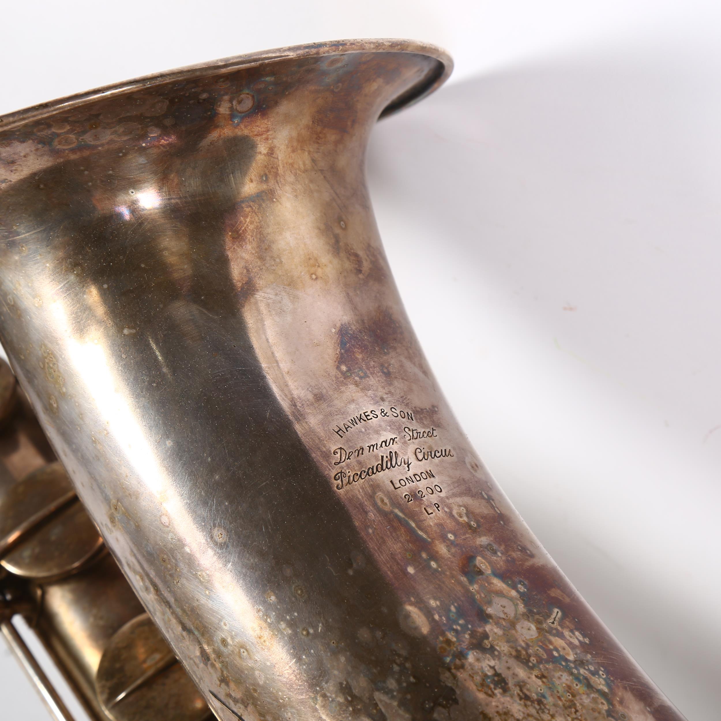 HAWKES & SON - a large silver plated single reed saxophone, with associated wooden casing and variou - Bild 2 aus 2