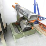 A De Walt Powershop DW1251 radial arm saw. 83x56x54cm.