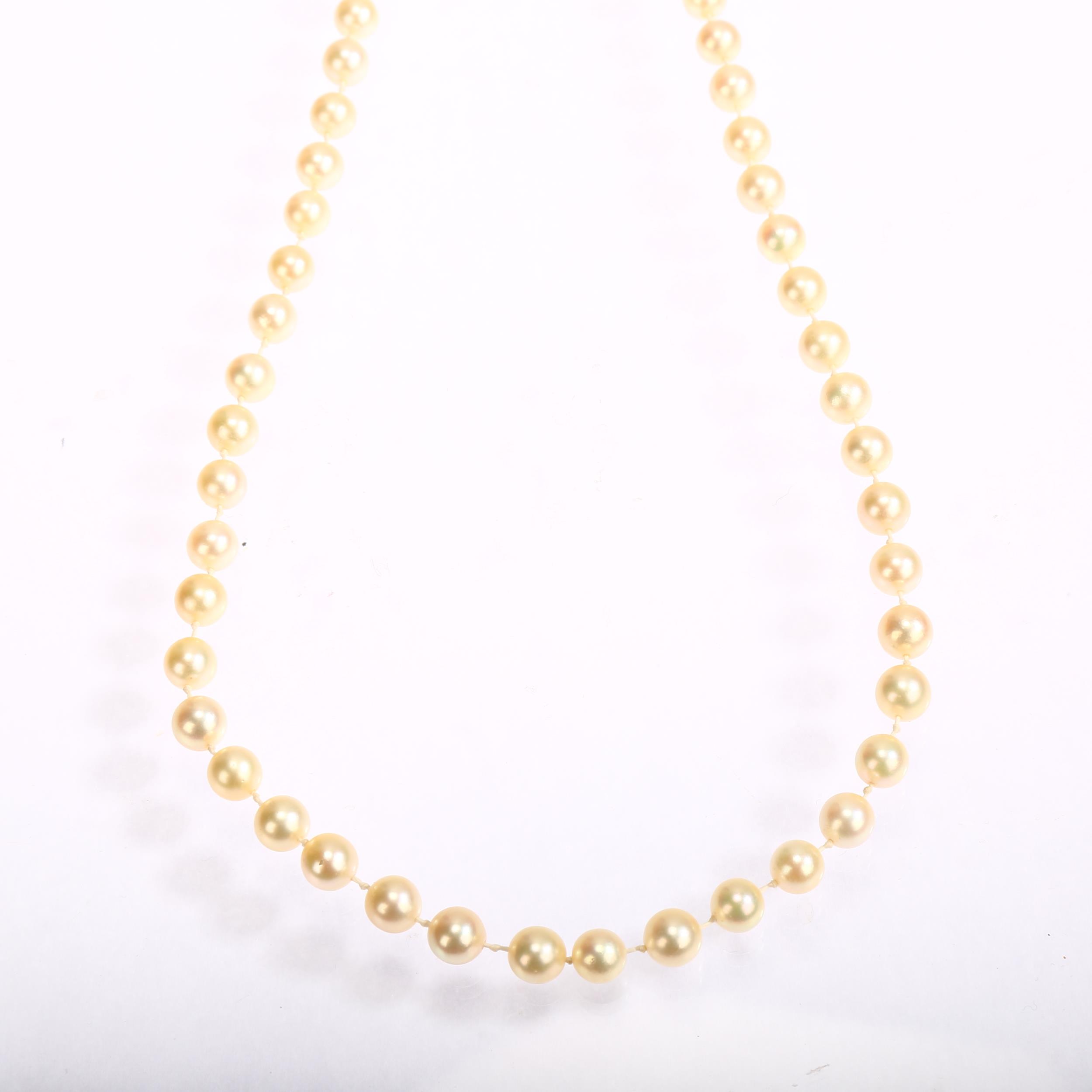 A single-strand cultured pearl bead necklace, with 9ct pearl flowerhead cluster clasp, length - Image 3 of 3