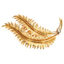 A mid-20th century 18ct gold floral fern brooch, maker C&F, import London 1963, length 58.5mm, 11.4g