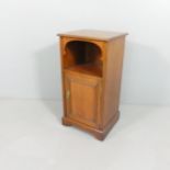 A late Victorian mahogany pot-cupboard. 40x77x35cm.