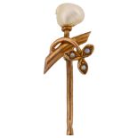 MURRLE BENNETT & CO - an Art Nouveau 9ct gold baroque and split pearl stickpin, head 12.7mm, overall