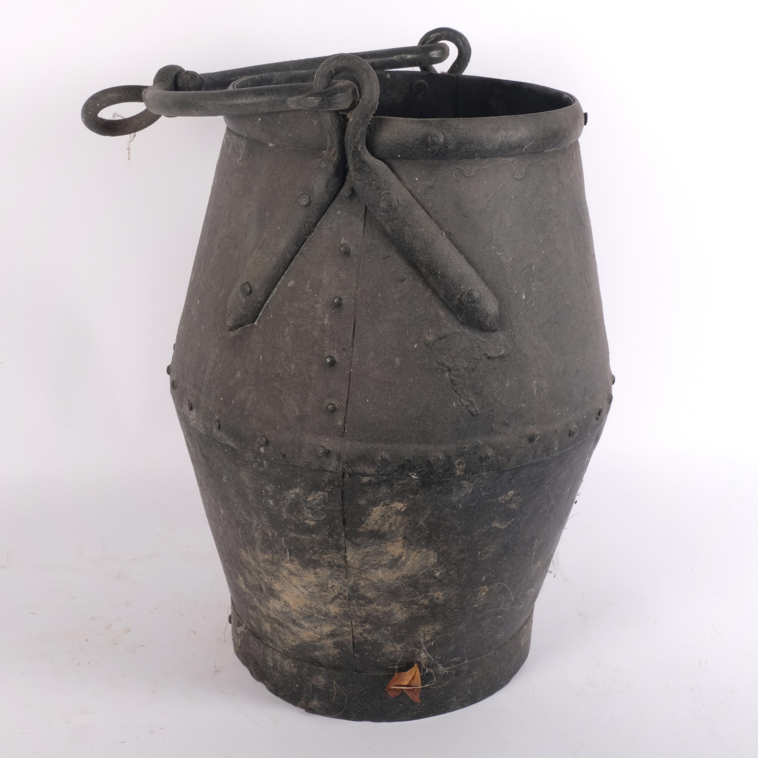 A cast-iron swing-handled cooking pot - Bild 2 aus 2