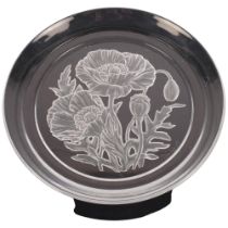 * DESCRIPTION CHANGE* T YAMMAMOTO - A Hoya glass dish decorated with Poppies, 20.5cm