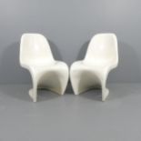 A pair of original Verner Panton 1st series S chairs in GRP, Feldbaum production, 1965-67. These