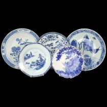 A group of Chinese blue and white porcelain plates (5)