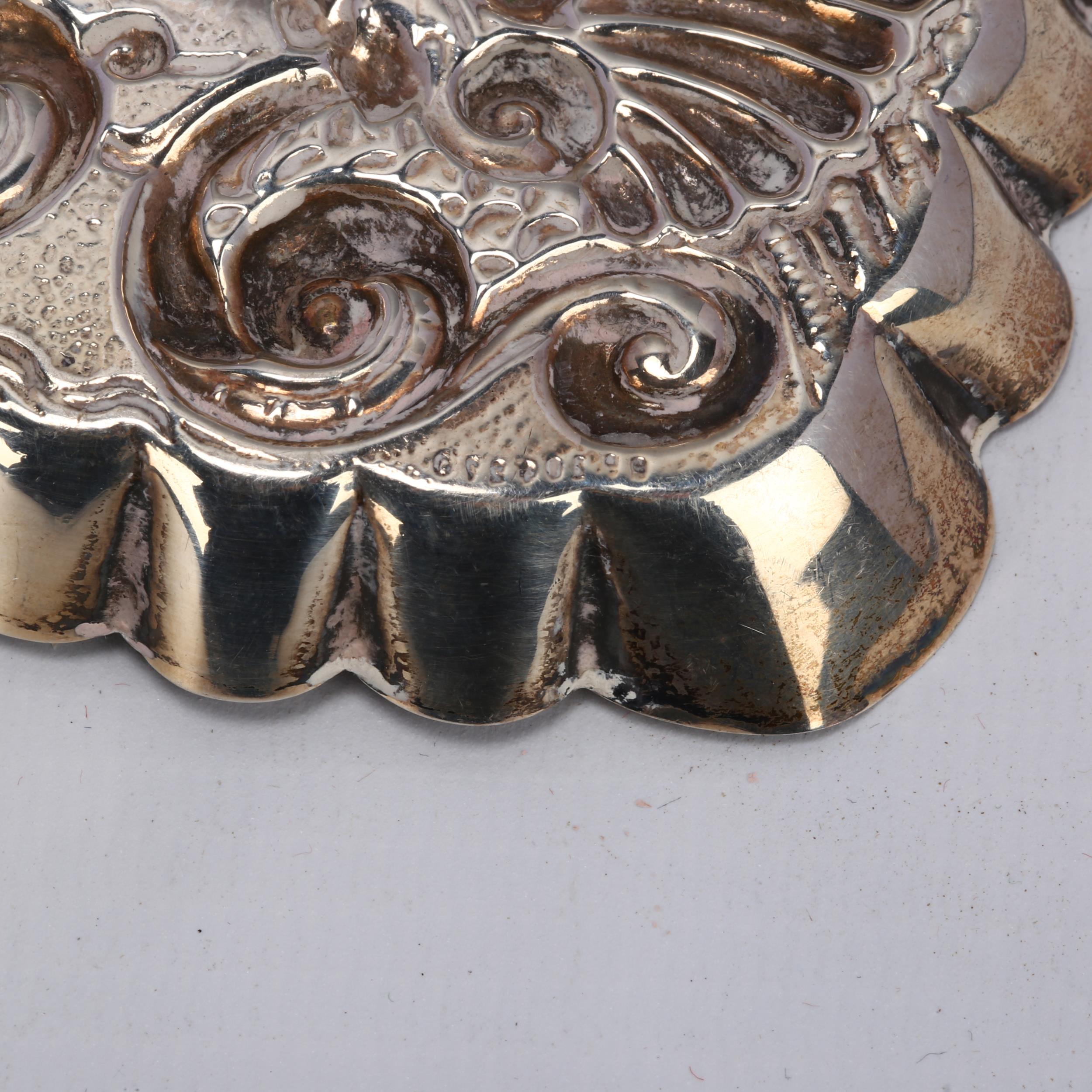 A late Victorian silver heart dressing table dish, Charles Henry Dumenil, London 1895, allover - Image 3 of 3