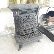 A French cast iron woodburning stove. 46x64x40cm.