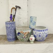 A blue and white oriental fishbowl, 37x31cm, a stick stand, a Villeroy & Boch vase with rosebud