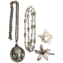 A group of jewellery, to include a silver ball and link necklace, a silver filigree brooch, a