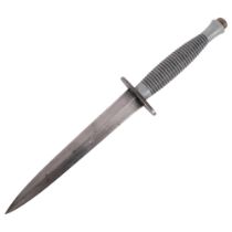 A 3rd pattern? Commando knife, double-edged blade and cross guard, with ribbed handle and brass