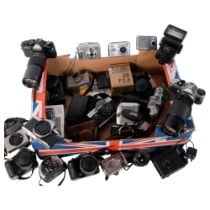 A quantity of Vintage cameras and equipment, a Carl Zeiss Jena DDR Tessar 2.8/50 lens, a Halina