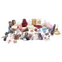 A trayful of various doll's house furniture and figurines
