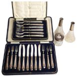 A cased set of 6 George V silver-handled tea knives and forks, hallmarks for Sheffield 1927,