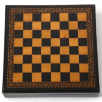 19th century Tunbridge Ware draughts set, with inlaid lift-off lid and original pieces, 13cm x 13cm,