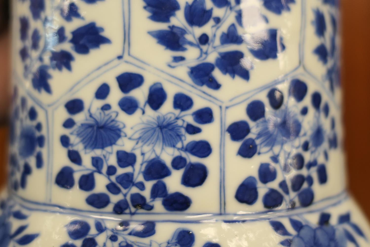 Chinese blue and white cylinder vase, late 19th/early 20th Century, decorated with ducks and lotus - Image 13 of 17