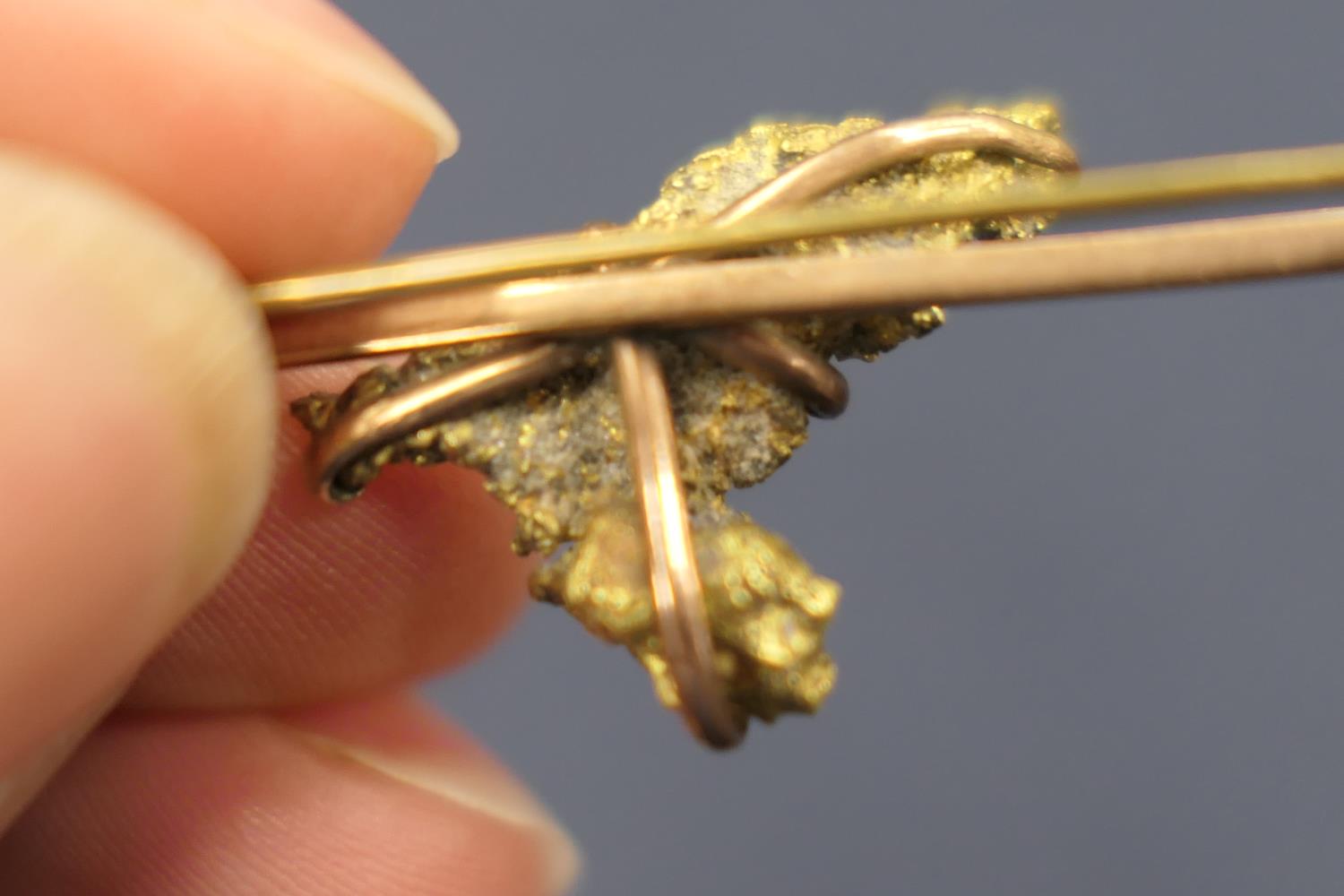 Gold nugget bar brooch (untested and unmarked), gross weight approx. 7.7g - Image 4 of 5