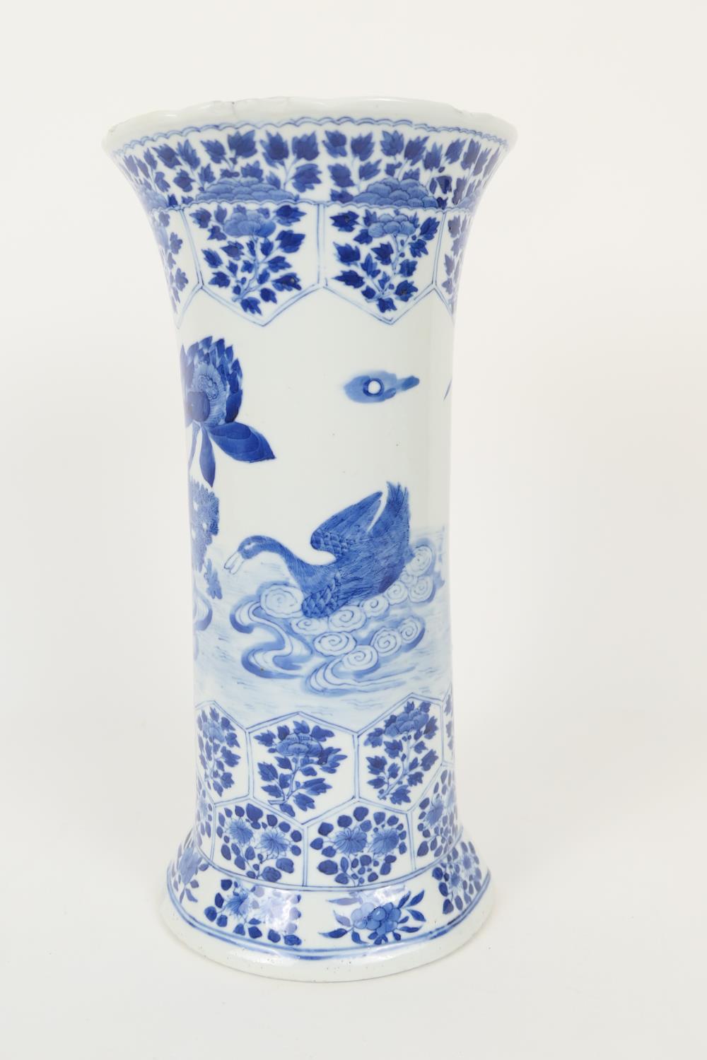 Chinese blue and white cylinder vase, late 19th/early 20th Century, decorated with ducks and lotus - Image 2 of 17