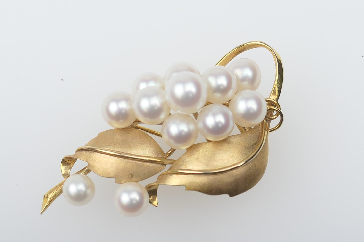 14ct gold and cultured pearl leaf and berries brooch, length 50mm, gross weight approx. 12g