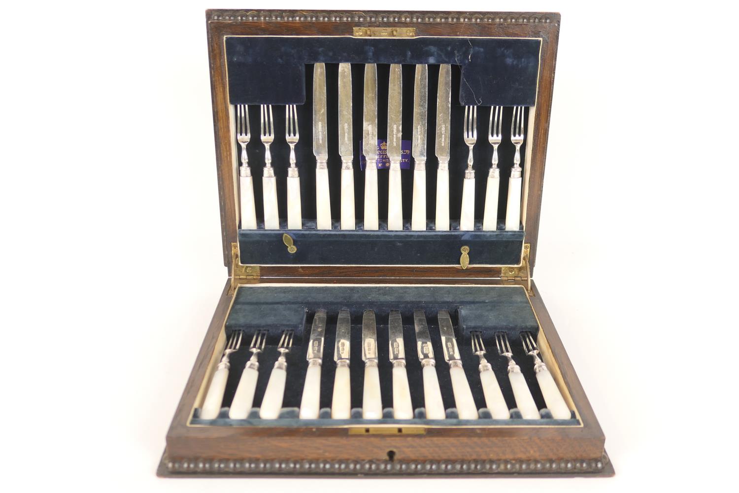 George V canteen of silver and mother of pearl dessert knives and forks, Sheffield 1934, twelve